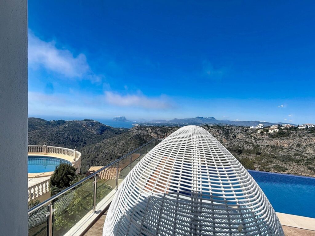 Cumbre del Sol, Luxury villa with panoramic sea views in Magnolias 35