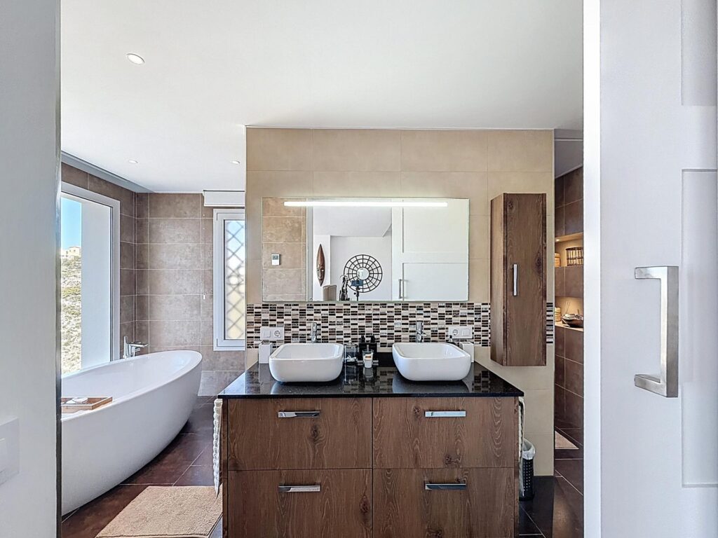 Cumbre del Sol, Luxury villa with panoramic sea views in Magnolias 41