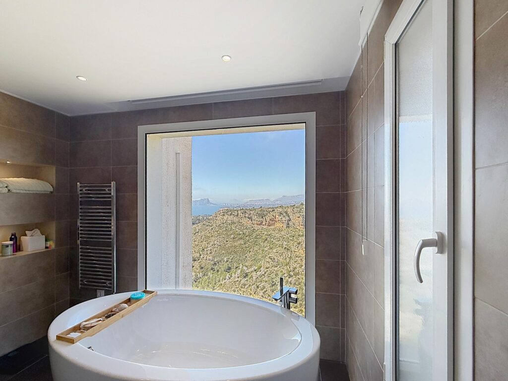 Cumbre del Sol, Luxury villa with panoramic sea views in Magnolias 42