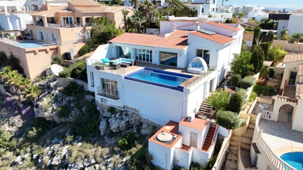 Cumbre del Sol, Luxury villa with panoramic sea views in Magnolias 57